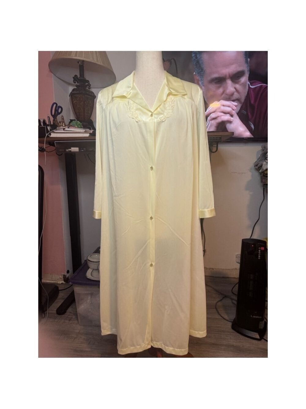 Vintage Vanity fair yellow gown buttons tricot all nylon-USA sz. Large satin
